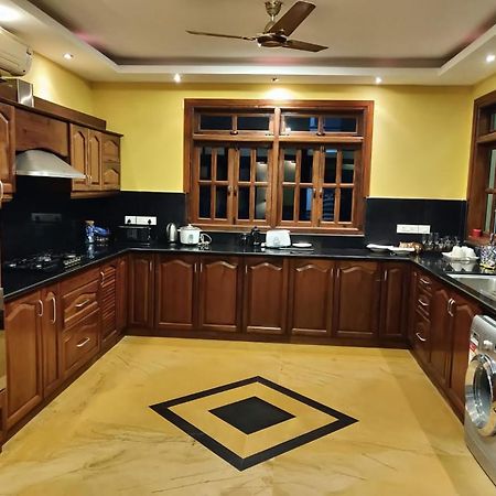 Villa Nazuri W Caretaker แคนโดลิม ภายนอก รูปภาพ