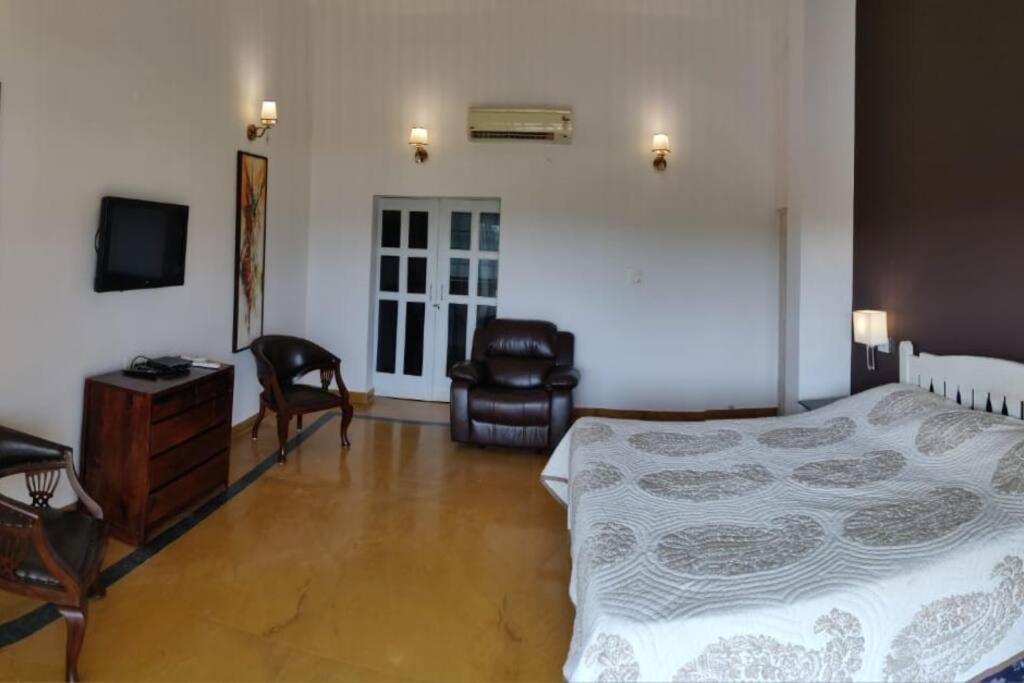 Villa Nazuri W Caretaker แคนโดลิม ภายนอก รูปภาพ