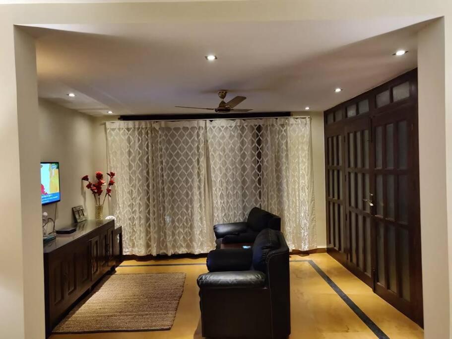 Villa Nazuri W Caretaker แคนโดลิม ภายนอก รูปภาพ